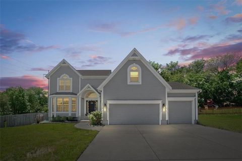 Photo of 12890 S Greenwood Street, Olathe, KS 66062 (MLS # 2621734)