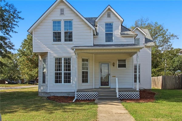 321 S 25TH ST, PARSONS, KS 67357 - Image 36fbcdfa4438cd756deb59f6a6b41b1e/1100202588