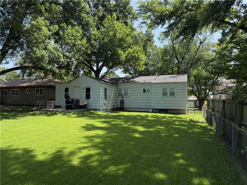 Photo of 8352 Locust Street, Kansas City, MO 64131 (MLS # 2632600)