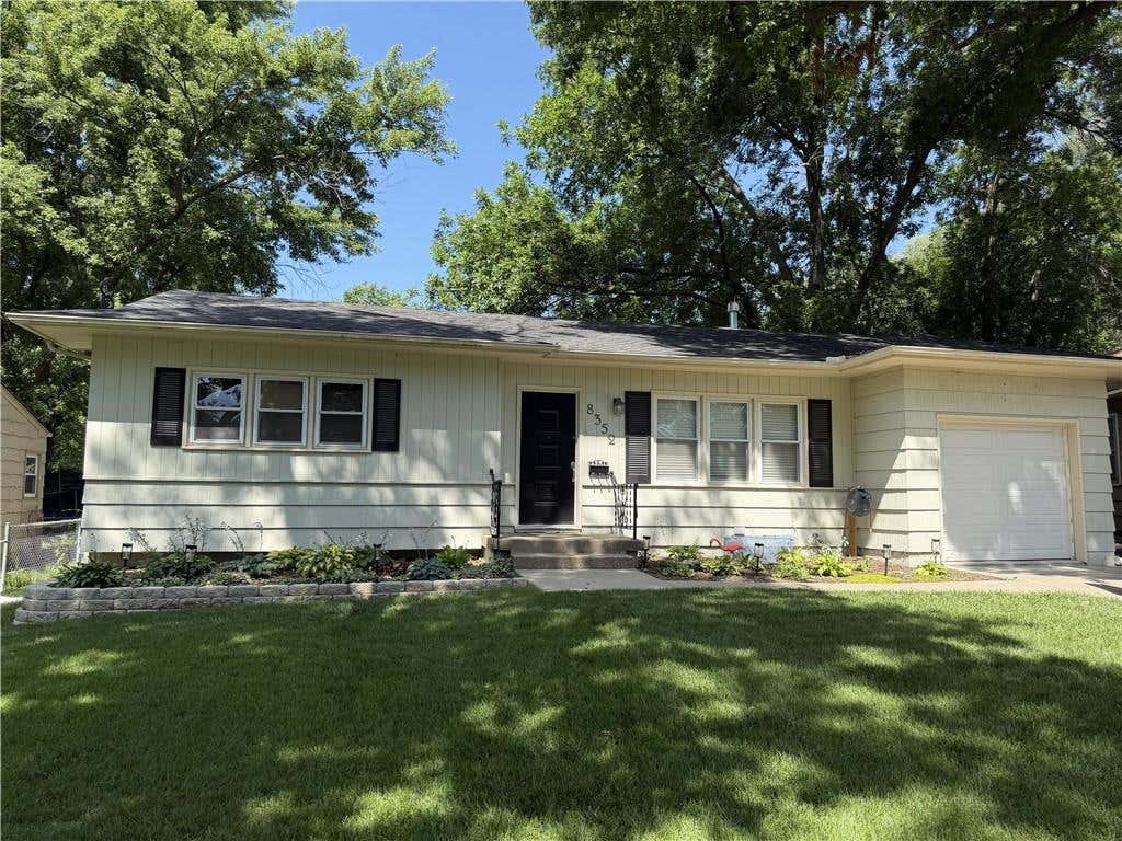 Photo of 8352 Locust Street, Kansas City, MO 64131 (MLS # 2632600)