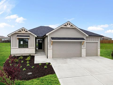 Photo of 8000 SE Hoot Owl Street, Blue Springs, MO 64014 (MLS # 2629218)