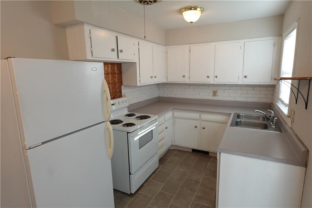 Photo of 503 W Colonel Drive, Independence, MO 64050 (MLS # 2592233)