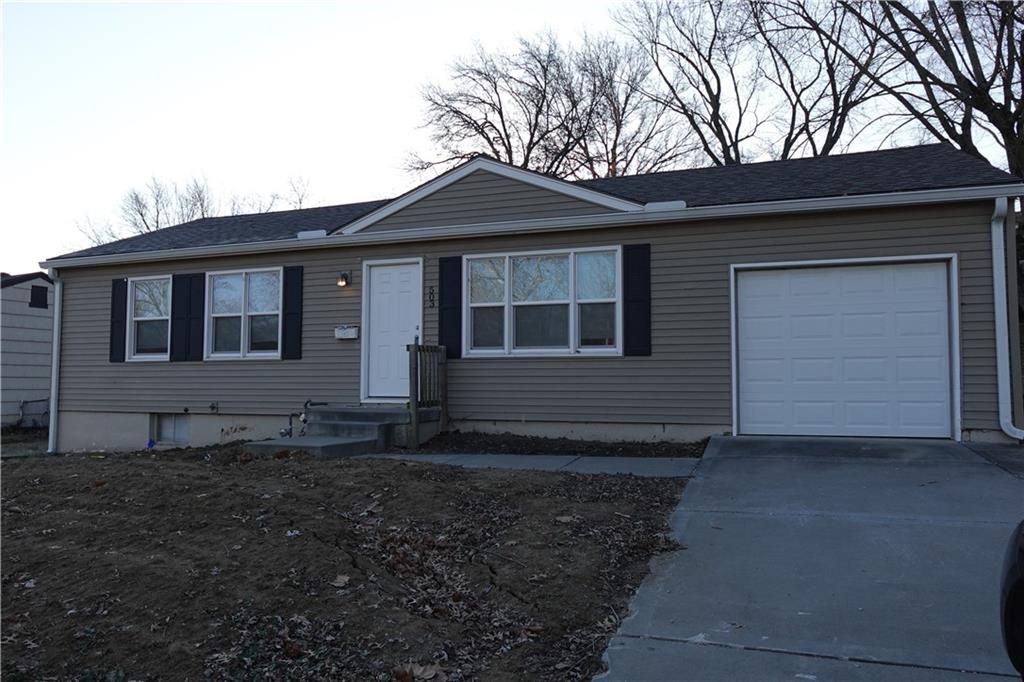 Photo of 503 W Colonel Drive, Independence, MO 64050 (MLS # 2592233)