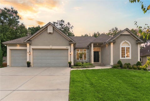 Photo of 12521 Grand Avenue, Kansas City, MO 64145 (MLS # 2640692)