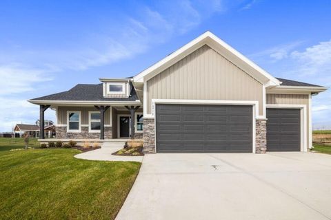 Photo of 17463 W 163rd Place, Olathe, KS 66062 (MLS # 2620271)