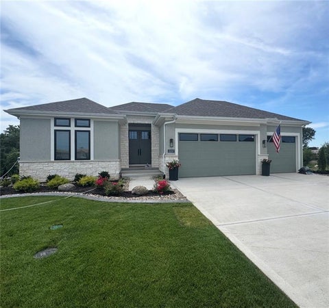 Photo of 15597 W 168th Place, Olathe, KS 66062 (MLS # 2637188)