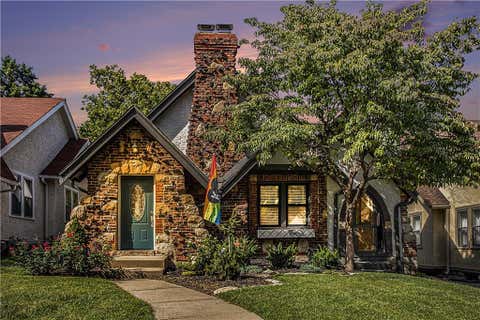 Photo of 702 E 71 Terrace, Kansas City, MO 64131 (MLS # 2636937)
