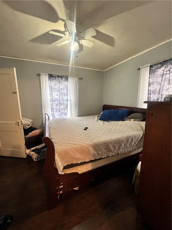 5211 Gladstone Boulevard