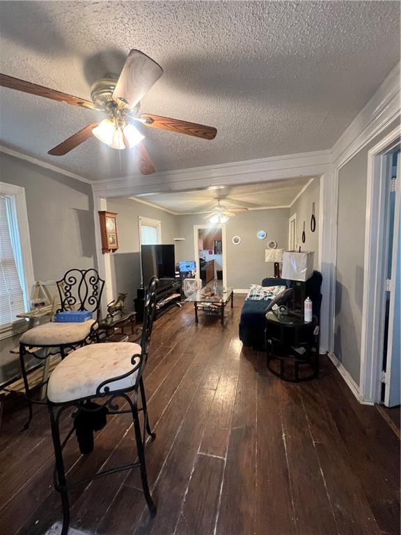 5211 Gladstone Boulevard