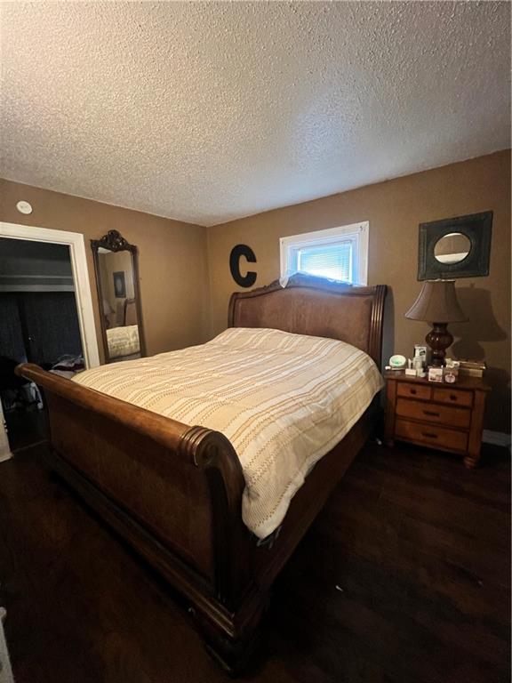 5211 Gladstone Boulevard