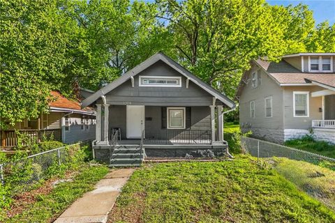 Photo of 1308 E 59th Street, Kansas City, MO 64110 (MLS # 2616049)
