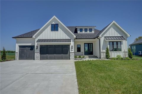 Photo of 10 Red Fox Circle, Lake Winnebago, MO 64034 (MLS # 2616522)