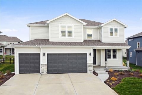 Photo of 17252 W 169th Terrace, Olathe, KS 66062 (MLS # 2569639)