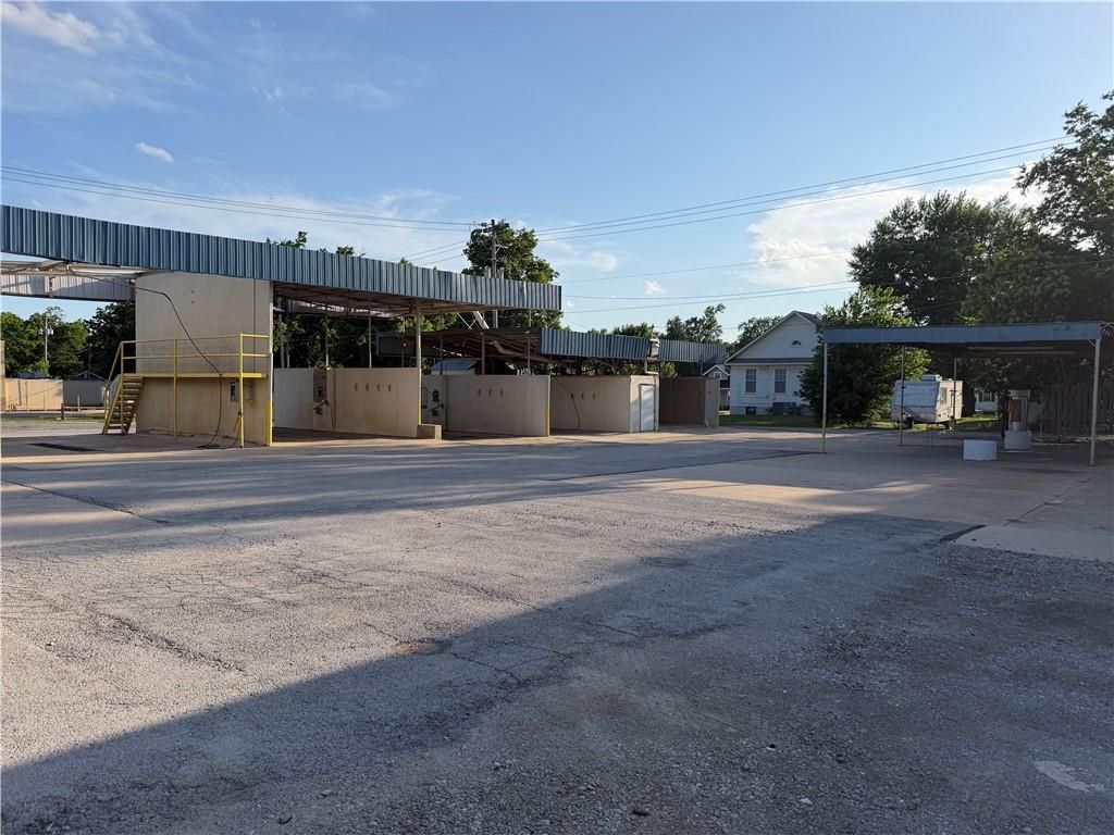 Photo of 1401 N Penn Avenue, Independence, KS 67301 (MLS # 2623728)