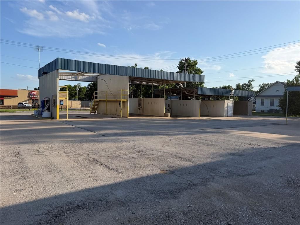 Photo of 1401 N Penn Avenue, Independence, KS 67301 (MLS # 2623728)