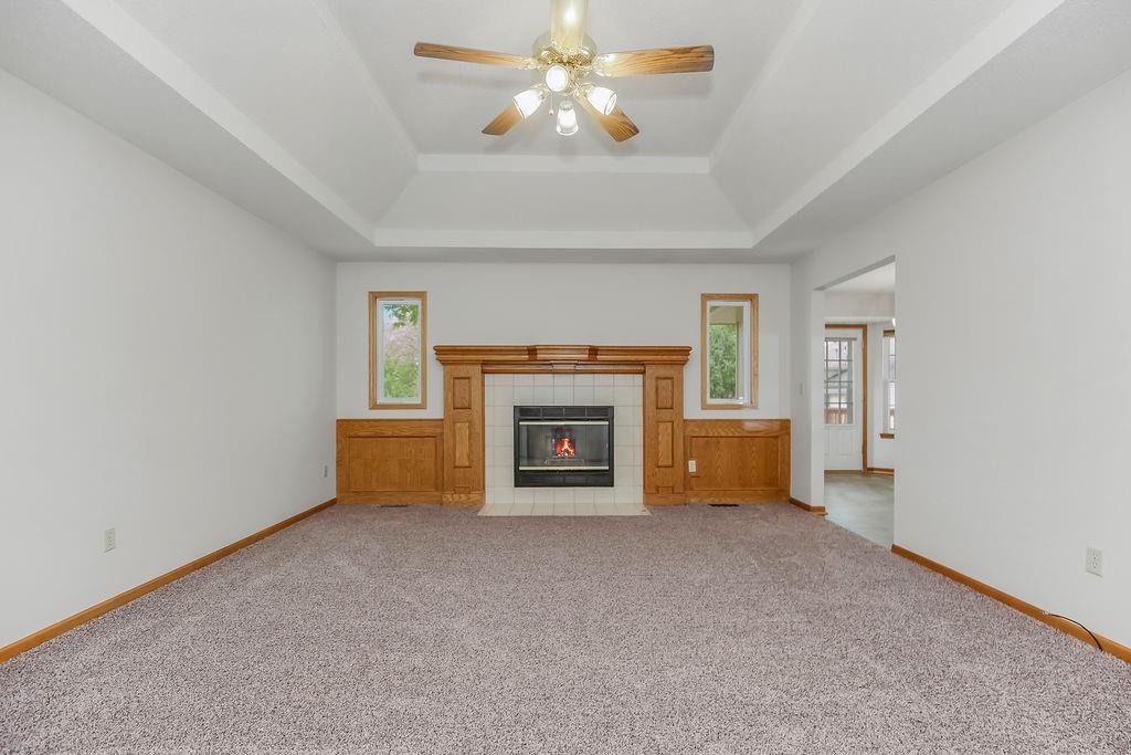 733 NE COLLEEN Drive