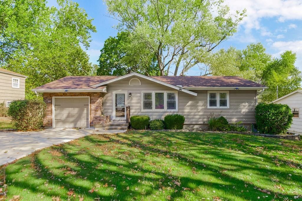 Photo of 415 Monterey Avenue, Liberty, MO 64068 (MLS # 2583266)