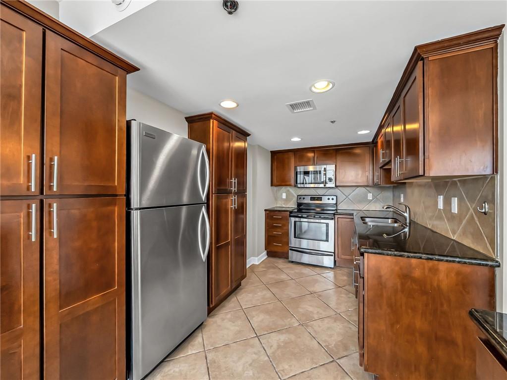 600 Admiral Boulevard 602