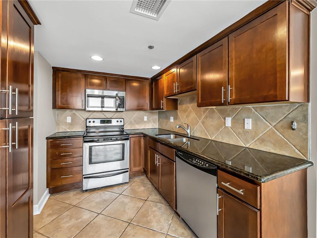 600 Admiral Boulevard 602