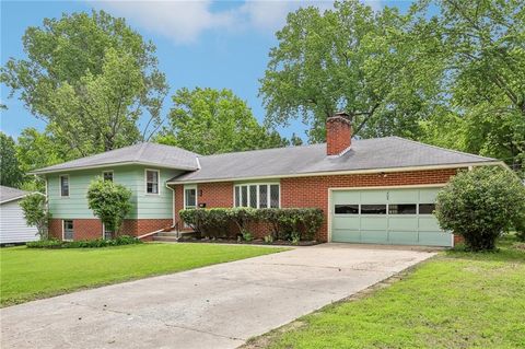 Photo of 708 Tyler Avenue, Warrensburg, MO 64093 (MLS # 2616932)