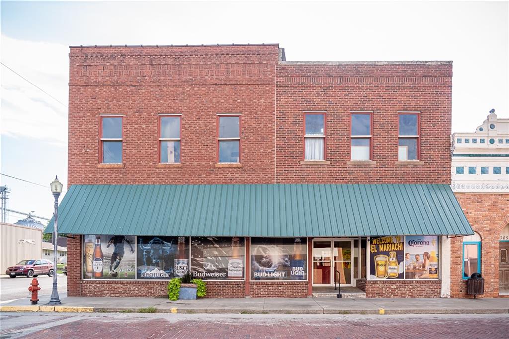 Photo 1 of 44 — 301 S Miller Street, Sweet Springs, MO 65351