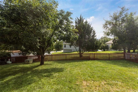 Tiny photo for 1533 Canterbury Lane, Liberty, MO 64068 (MLS # 2643047)