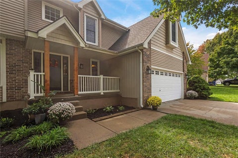 Tiny photo for 1533 Canterbury Lane, Liberty, MO 64068 (MLS # 2643047)