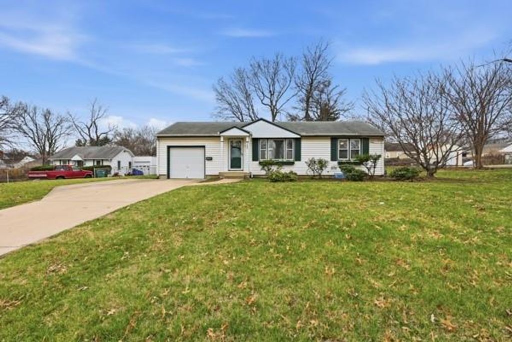 Photo of 9623 E 32nd Street S, Independence, MO 64052 (MLS # 2608942)