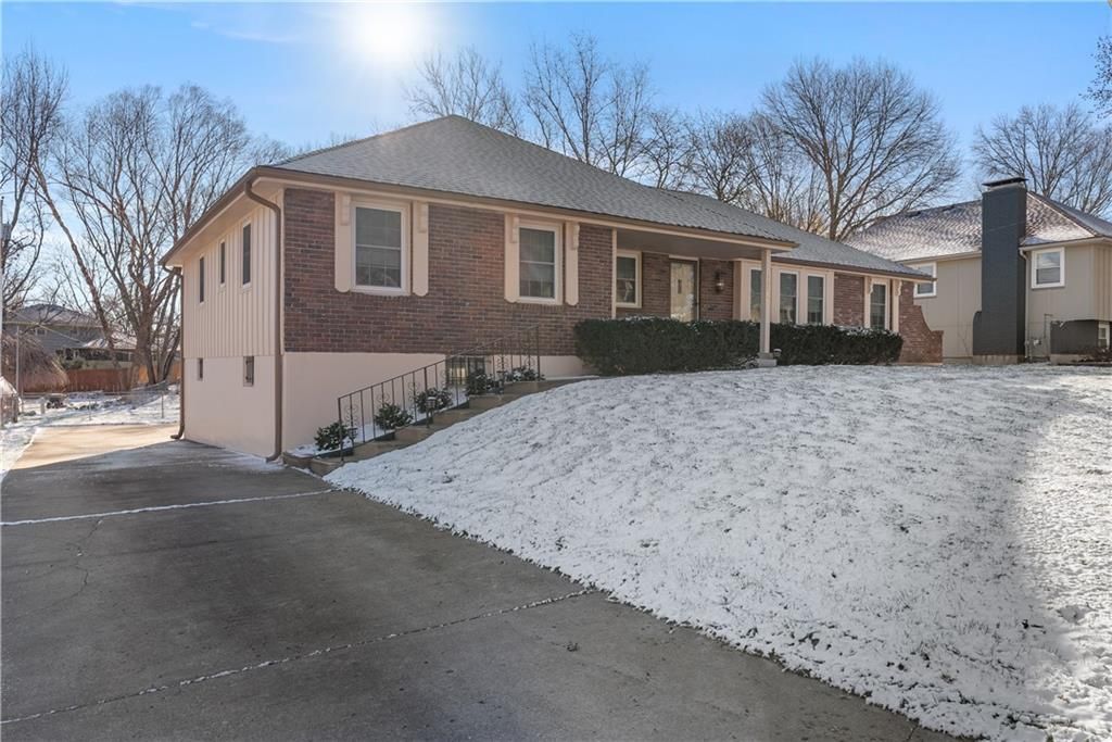 Photo of 1300 NW 5th Street Terrace, Blue Springs, MO 64014 (MLS # 2600555)