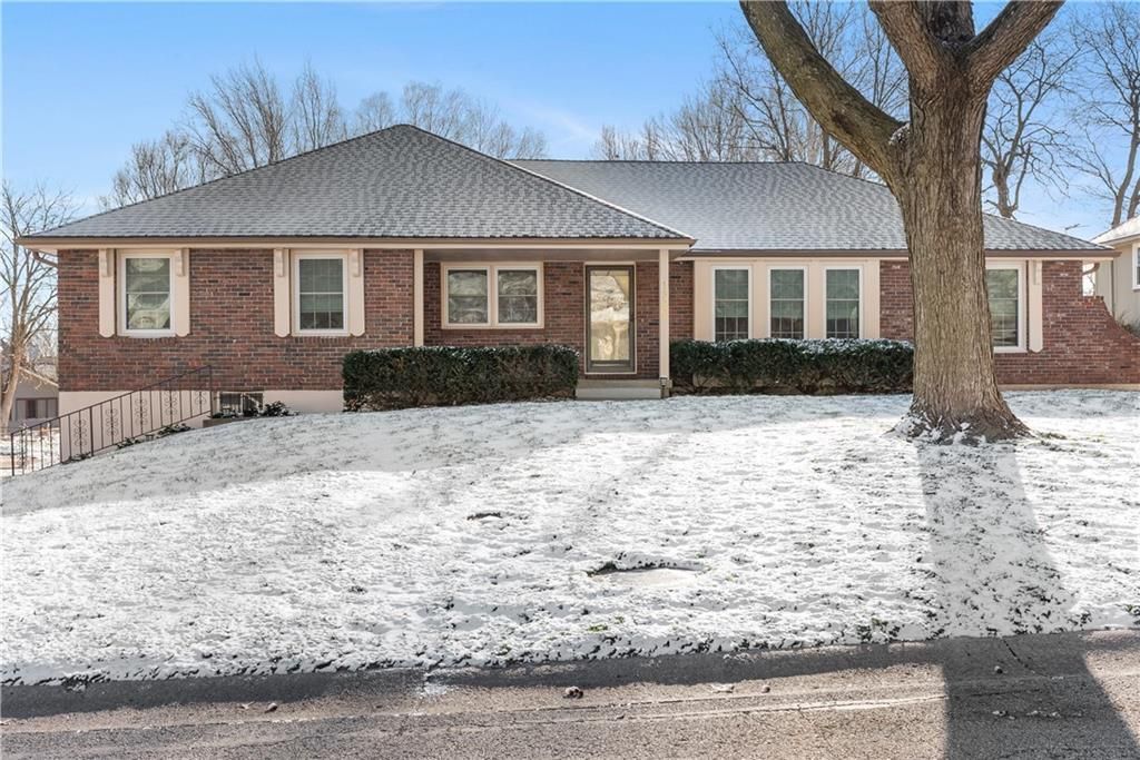 Photo of 1300 NW 5th Street Terrace, Blue Springs, MO 64014 (MLS # 2600555)