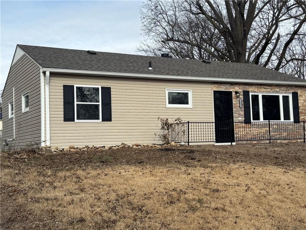 Photo of 3423 JACKSON Street, St Joseph, MO 64507 (MLS # 2596769)