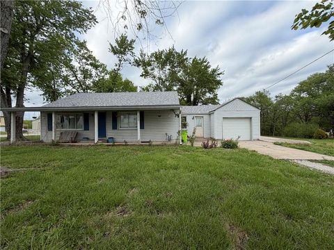 Photo of 2000 Anaconda Road, Harrisonville, MO 64701 (MLS # 2616667)