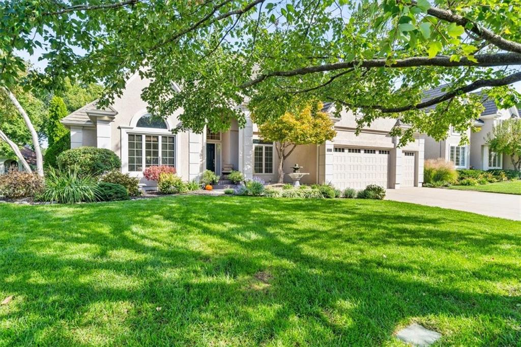 708 NE Lake Pointe Drive