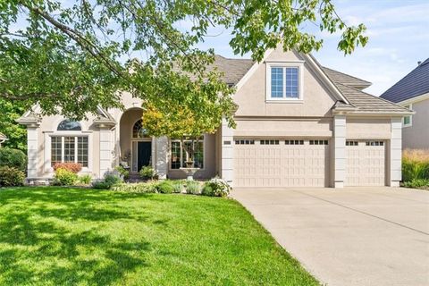 708 NE Lake Pointe Drive Lee's Summit MO 64064