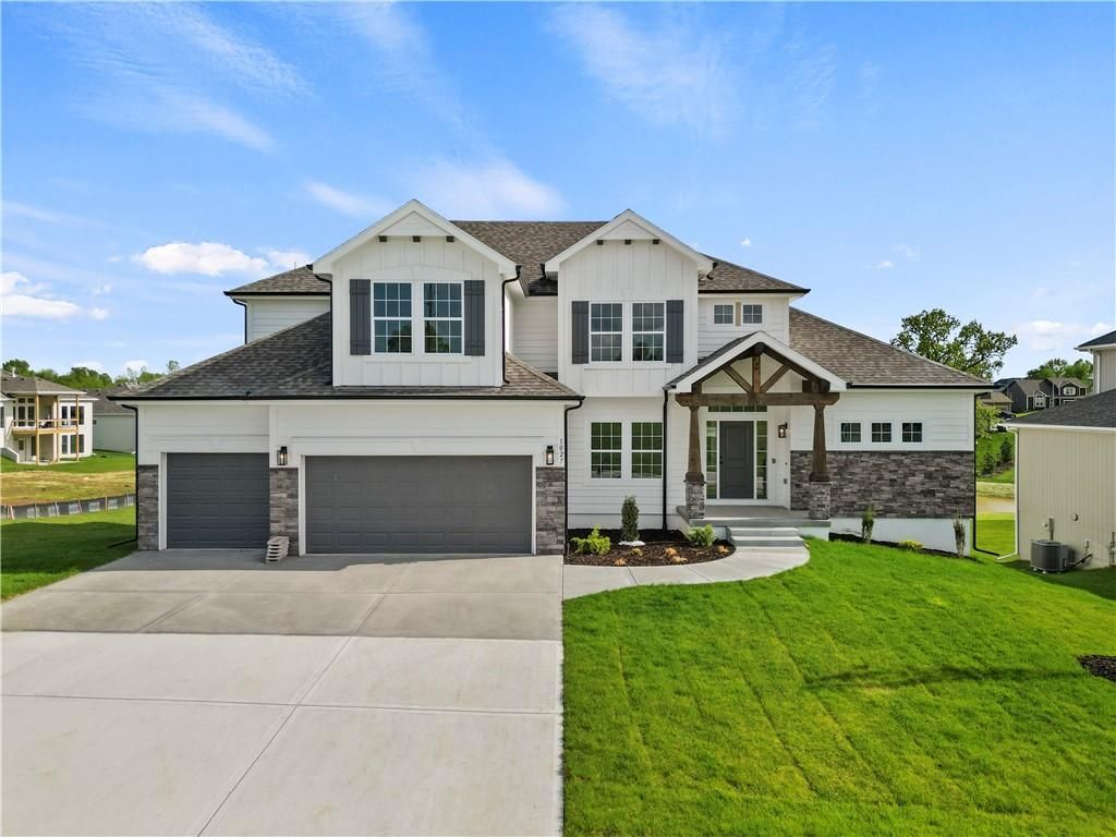 Photo of 1015 Fir Lane, Liberty, MO 64068 (MLS # 2576754)