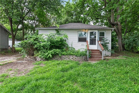 Photo of 530 S Willow Avenue, Independence, MO 64053 (MLS # 2625372)