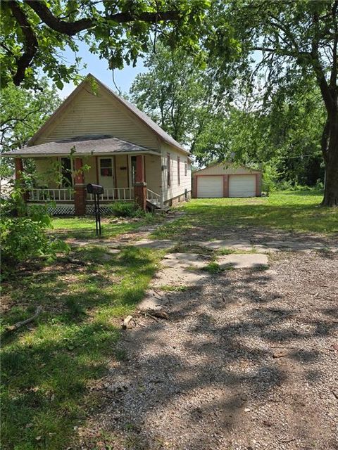 Photo of 117 Pacific Avenue, Osawatomie, KS 66064 (MLS # 2620872)