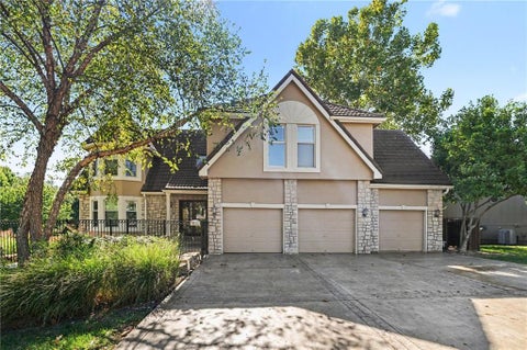 Photo of 9913 W 125th Terrace, Overland Park, KS 66213 (MLS # 2643262)