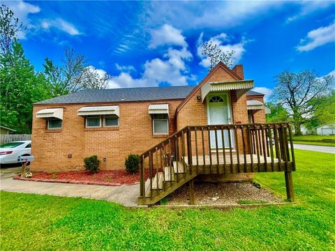 Photo of 621 S Cedar Street, Nevada, MO 64772 (MLS # 2615317)