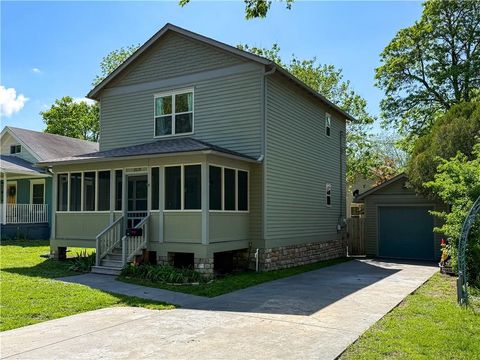 Photo of 2035 Barker Avenue, Lawrence, KS 66046 (MLS # 2617381)