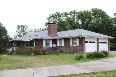 Photo of 517 S 21 Street, Leavenworth, KS 66048 (MLS # 2615148)