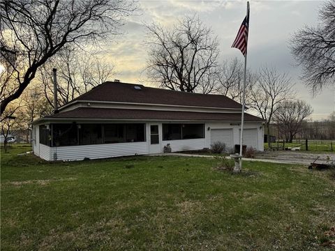 Photo of 710 N Caldwell Street, Burlington Junction, MO 64428 (MLS # 2613150)