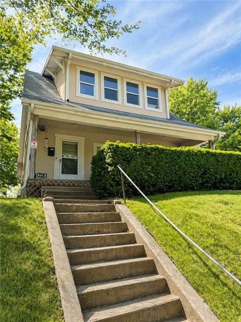 Photo of 2426 S 18th Street, St Joseph, MO 64503 (MLS # 2617869)