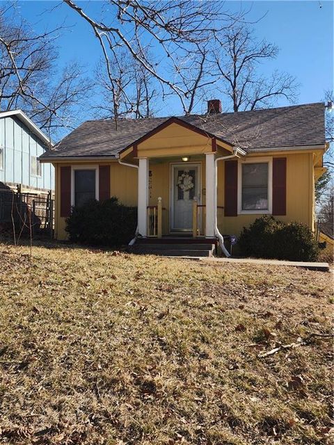 4525 Spruce Avenue Kansas City MO 64130