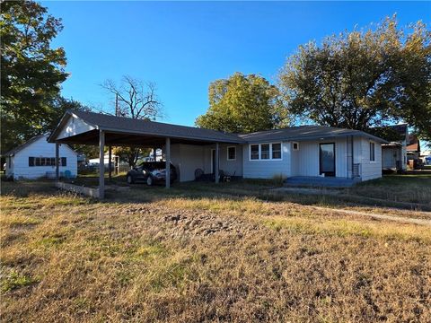 Photo of 109 N McGee Street, Caney, KS 67333 (MLS # 2584901)