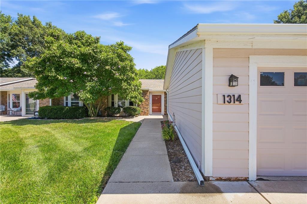 1314 W Jenkins Boulevard