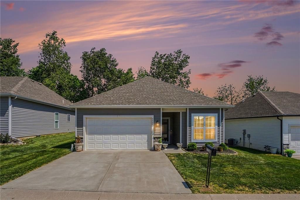 Photo of 7728 NW 124th Street, Kansas City, MO 64163 (MLS # 2619974)