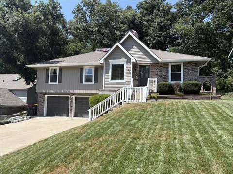 Photo of 10240 NW 57th Terrace, Parkville, MO 64152 (MLS # 2633626)