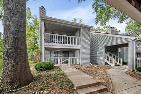 Photo of 8824 W 106th Terrace, Overland Park, KS 66212 (MLS # 2637636)