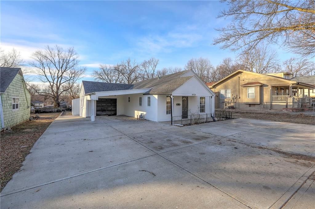 Photo of 4525 Cleveland Avenue, Kansas City, KS 66104 (MLS # 2597087)